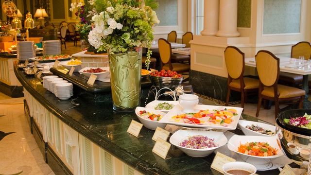 2016年“ディズニー・イースター”ランチブッフェ／ディナーブッフェ｜東京ディズニーランドホテル「シャーウッドガーデン・レストラン」