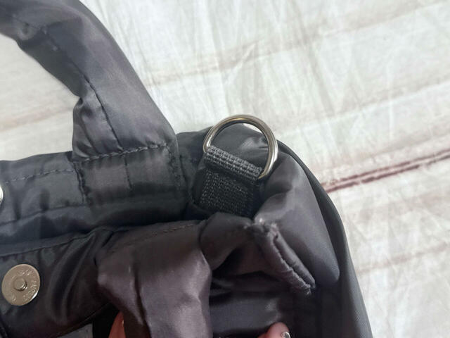 両サイドにDカンつき。ショルダーストラップが取り付けられます