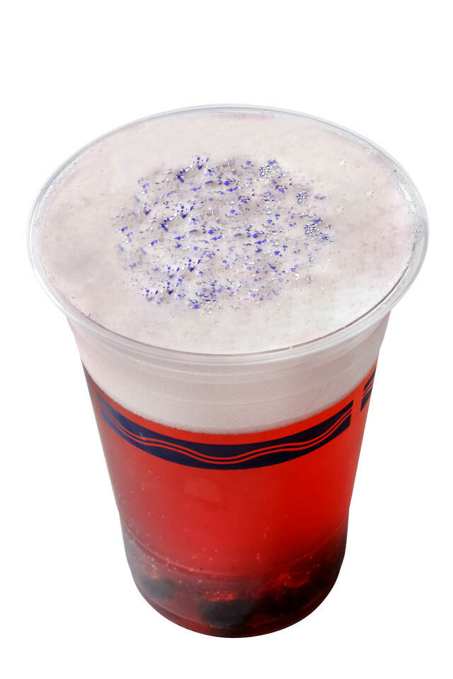 ビアカクテル(巨峰&ブルーベリー) 780円|東京ディズニーシー「バーナクル・ビルズ」|東京ディズニーリゾート「ディズニー・ハロウィーン」スペシャルメニュー