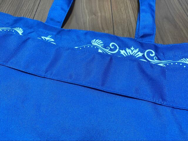 【ザ・カハラ・ホテル＆リゾート ALOHAマルチトートバッグ】キャリーケースの持ち手に通せるベルト付き