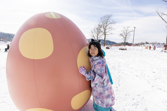 大きな恐竜の卵？に大喜び！
