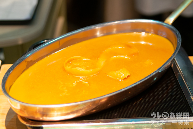 クレープと白いバニラアイスクリーム（ランチのみ）｜“ディズニー・イースター”ランチブッフェ／ディナーブッフェ｜東京ディズニーシー・ホテルミラコスタ「オチェーアノ」