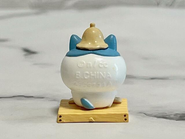 【びっくらたまご　ちいかわ】後ろ姿もかわいいです！