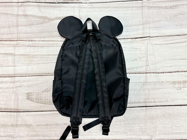 背中側にもうれしい工夫が凝らされています♪