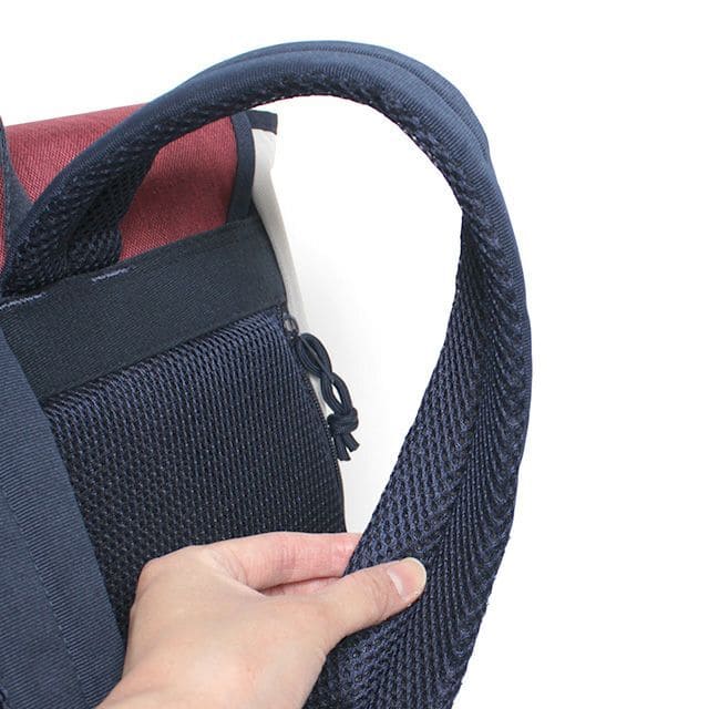 【moz新色】背面と肩ベルトには通気性に優れたメッシュ素材を採用