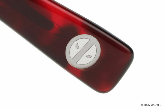 メガネ ¥12,200|Zoff「MARVEL COLLECTION DEADPOOL&WOLVERINE」DEADPOOL&WOLVERINE MODEL