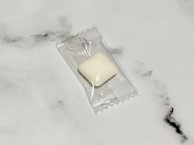 お菓子はソーダ味のガム