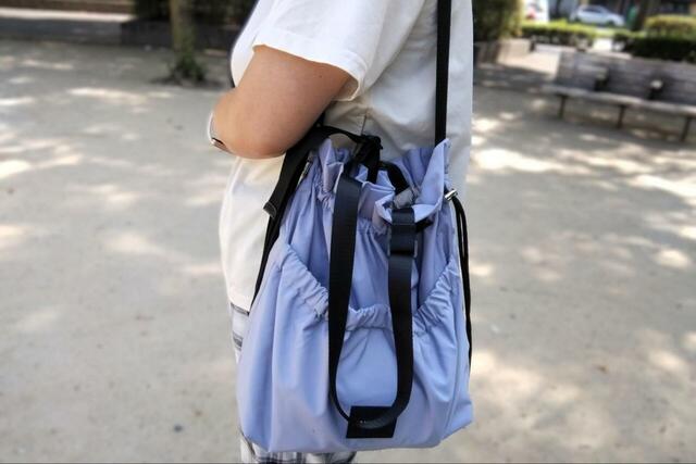 【BAYFLOW　3WAY撥水アジャスタートート】ショルダー使いする際、ハンドルは内側に入れればすっきり、外側に垂らせばアクセントになります♪