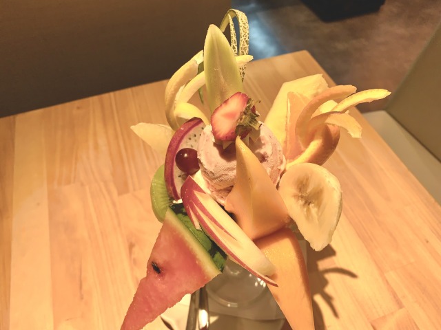 さて、どこから食べようか・・・？？