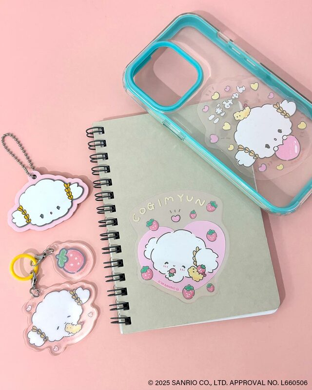 ◆ステッカー(クリア)、ラバーキーホルダー、めじるしチャーム／各390円（税込429円）※ステッカーはよりどり2点で390円（税込429円）