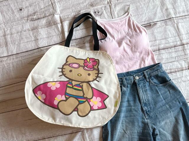 カジュアルなデニムコーデに合わせても可愛い