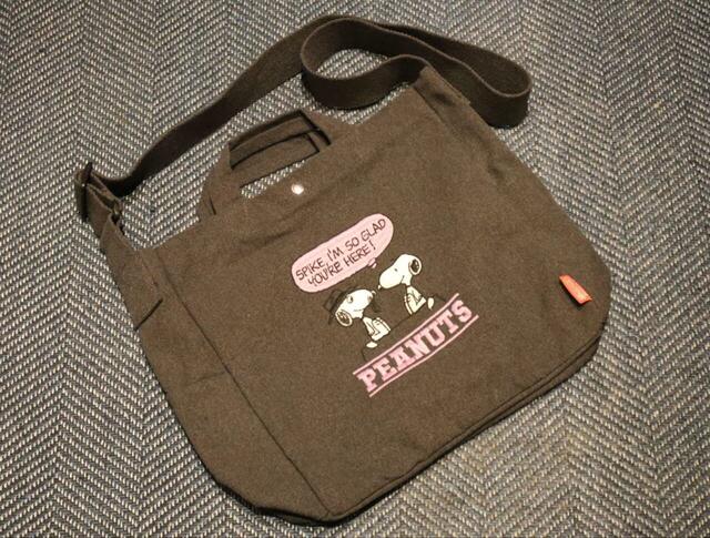 【ROOTOTE×PEANUTSコラボ ショルダーバッグ】カラーはオートミール、グリーン、グレーがあります