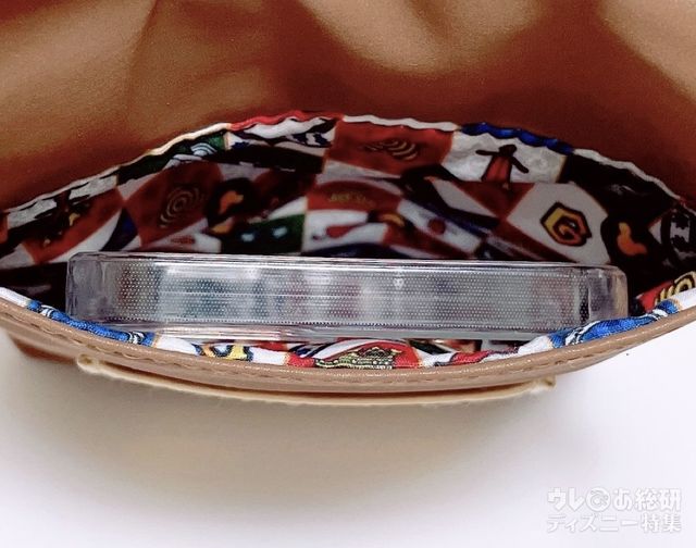 背面ポケットの中も可愛い