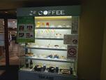 【タカセ　モーニングAセット】喫茶室の入口には大きな食品サンプル棚が