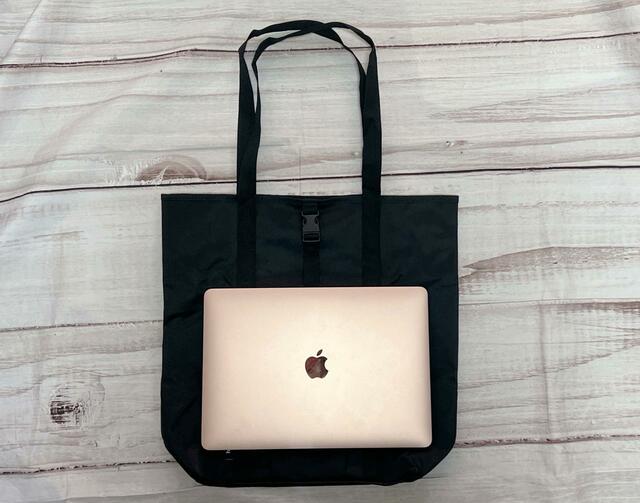 ノートPCも楽々入るビッグサイズ