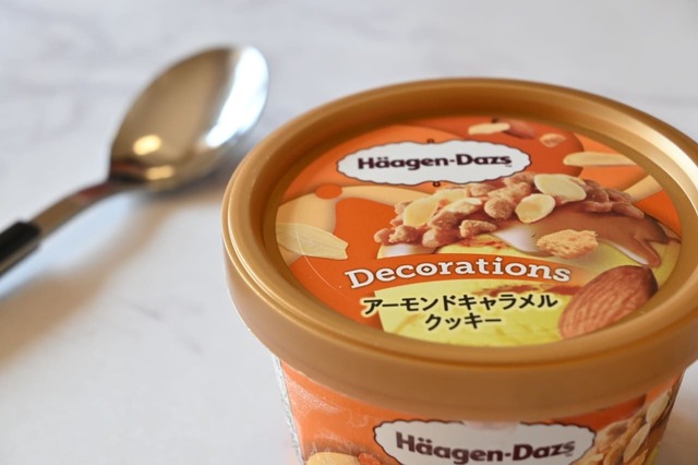 【ハーゲンダッツ】「アーモンドキャラメルクッキー」食べごろはほんの少しやわらかくなってから。