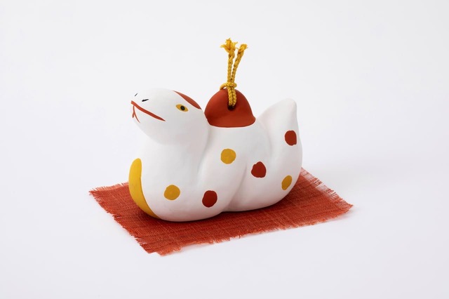 【中川政七商店】「干支の鈴飾り 巳」3,300円／魔除けや招福の力、金運上昇の縁起ものとしての鈴飾り