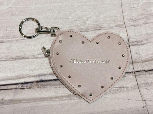 かわいいハート型のポーチチャームもついてきます♪