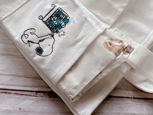 右側のポケットにはエコバッグを入れました