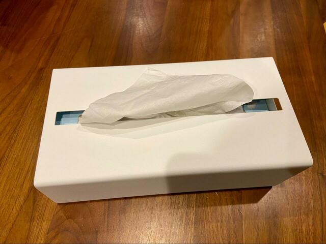 【山崎実業 tower　縦型ティッシュスタンド】ティッシュケース特有の「いかにも感」がなく、どんな場所にもおしゃれに置けます