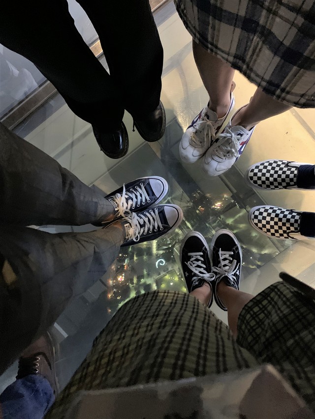 ロッテワールドタワーの展望台には、足元がシースルーになっている部分も