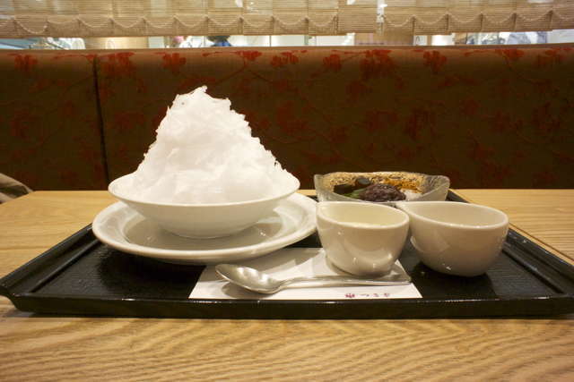 京都つる家茶房 ヒルトンプラザイースト店／宇治ミルク金時 1026円