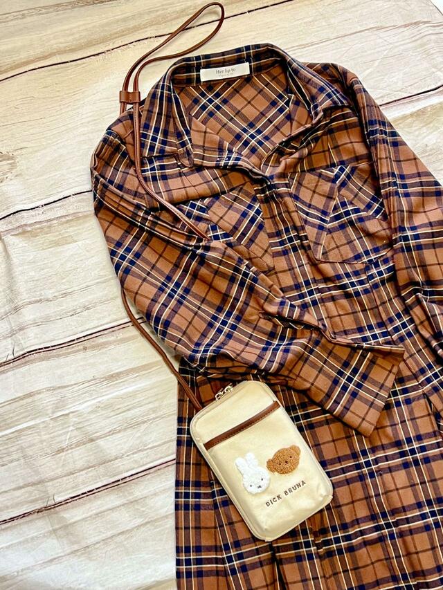 ブラウンコーデに合わせるのがおすすめ！