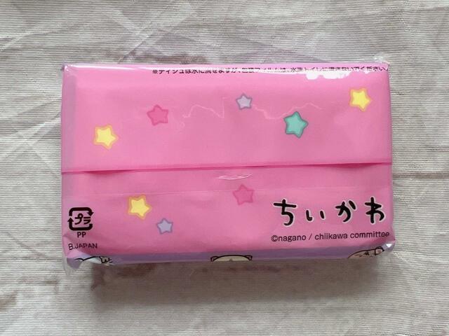 裏面は「ちいかわ」のロゴ入り