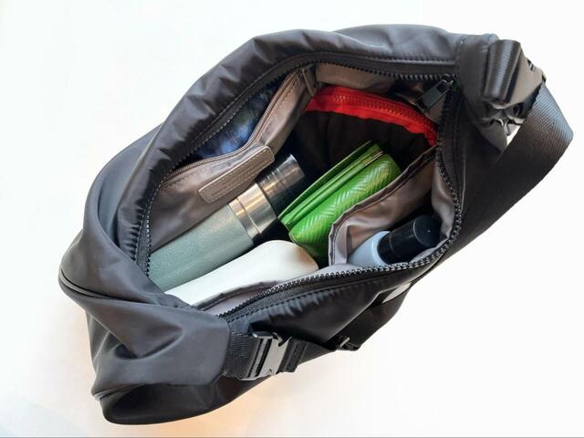 【green label relaxing 2WAY ハッスイ ショルダー バッグ】ポケットを活用すれば荷物が散らかることなくスッキリ収まります◎