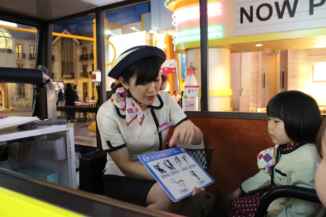 可愛らしい黄色の上着を受け取ります！