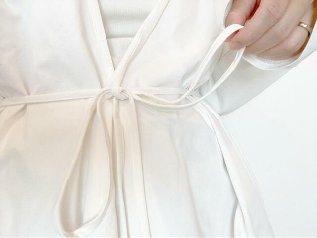 【KOBE LETTUCE ラッシュガード】ウエストリボンを結ぶだけで、カシュクールカーディガンとして着用できます