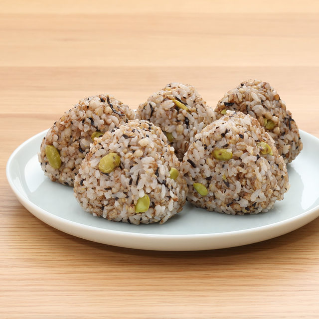 もち麦ごはんの枝豆塩昆布おにぎりグリーン 400g（80g×5個）