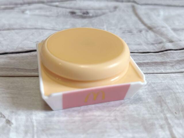 【ちいかわハッピーセット第一弾／うさぎのプチパンケーキケース】マクドナルドのパンケーキを模したデザインがGood！