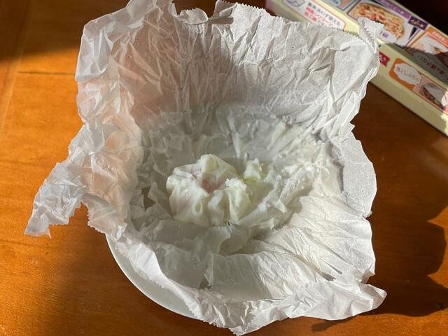 【キチントさん クッキングシート】ねじったせいか、形が少し歪んでいる…