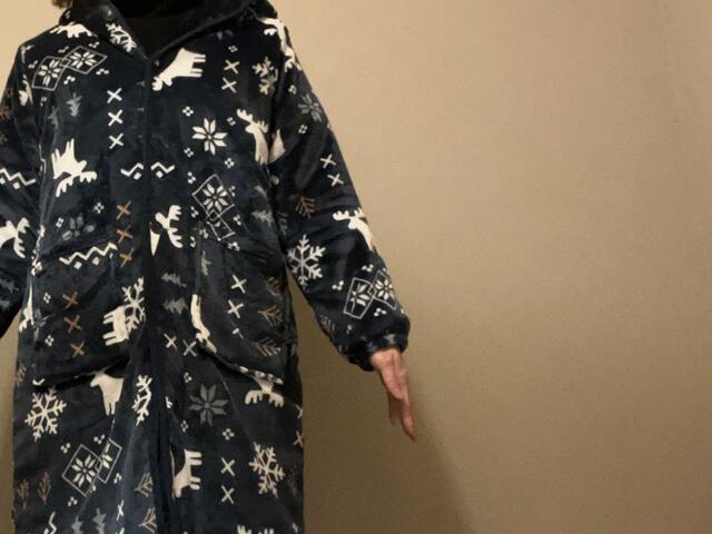 【ファッションセンターしまむら　着る毛布SUPER PREMIUM】袖も長く手元まで暖かい