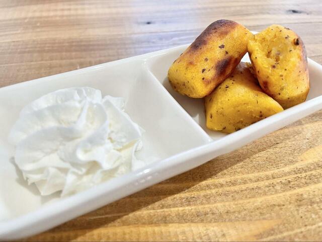 【業務スーパー スイートポテト】生クリームを添えてとことん甘く！