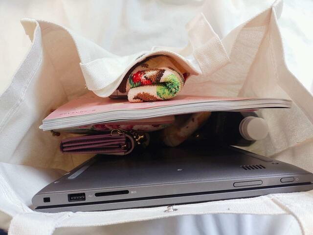 マチもたっぷりなので、たくさんモノが入ります