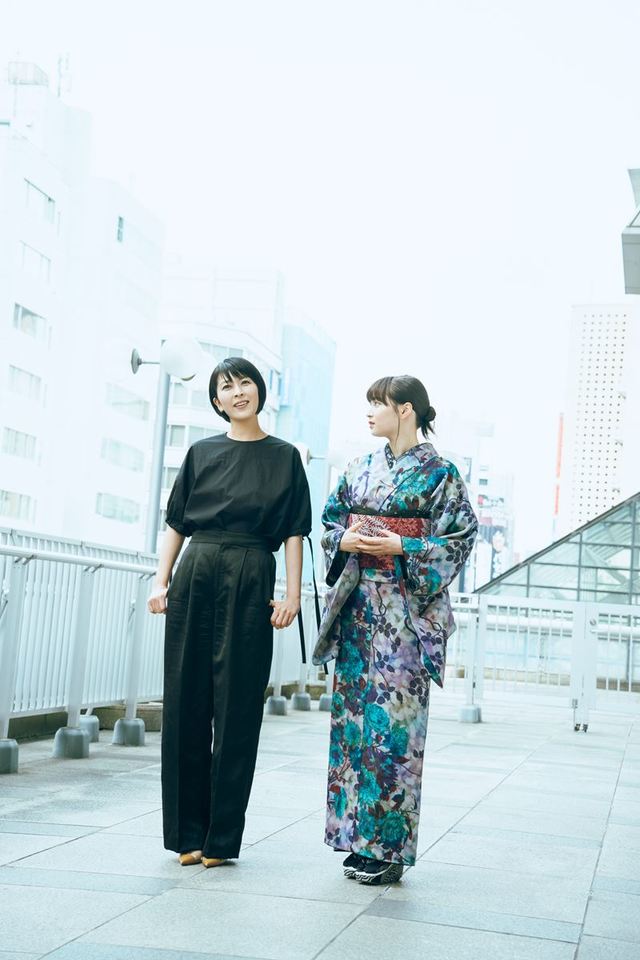 左から)松たか子、広瀬すず