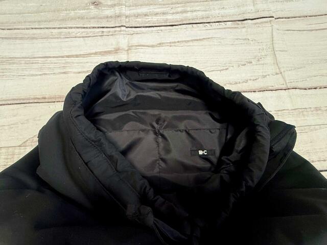 内側にもポケットが2つついています