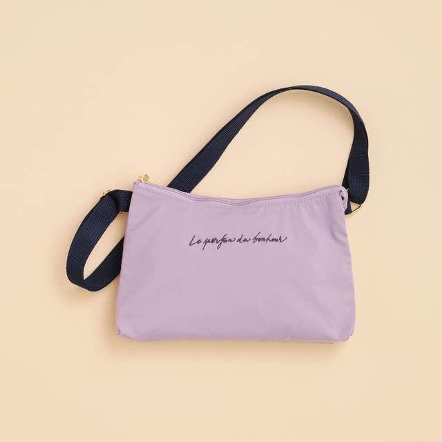 【Afternoon Tea LIVING】トート付きサコッシュ ¥4,730/エコバッグを忘れがちな方にも嬉しい、特大サイズのエコバッグを内蔵したサコッシュ