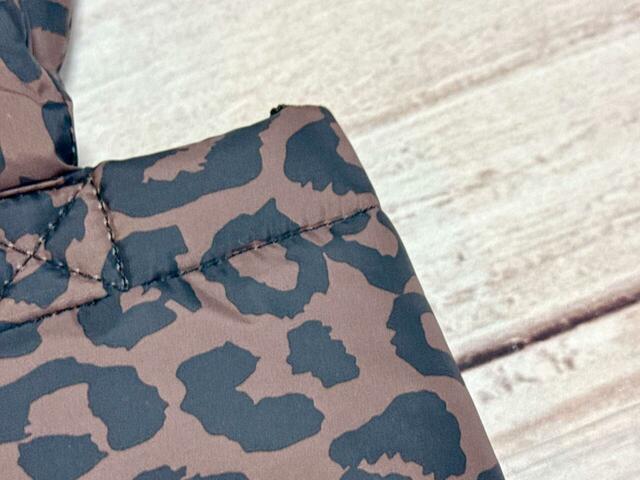 マットな質感で、滑らかな手ざわりのポリエステル生地。ダウンのようなふっくらとしたボリューム感がかわいい!