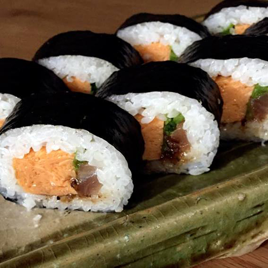 うどん屋の太巻き寿司