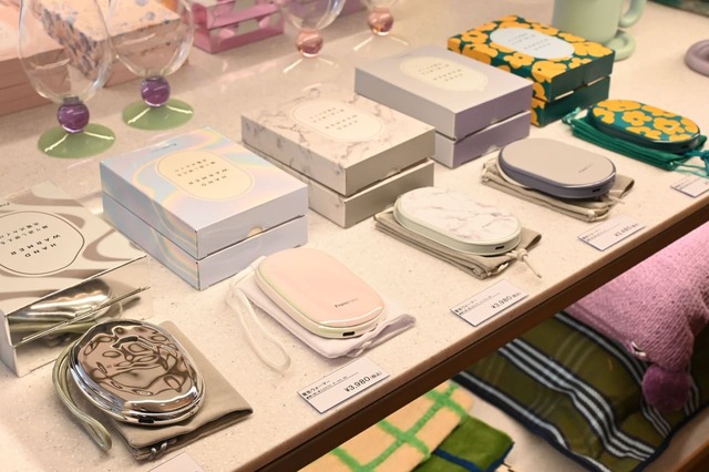 【Francfranc】デザイン豊富で便利な「繰り返し使えるカイロ」