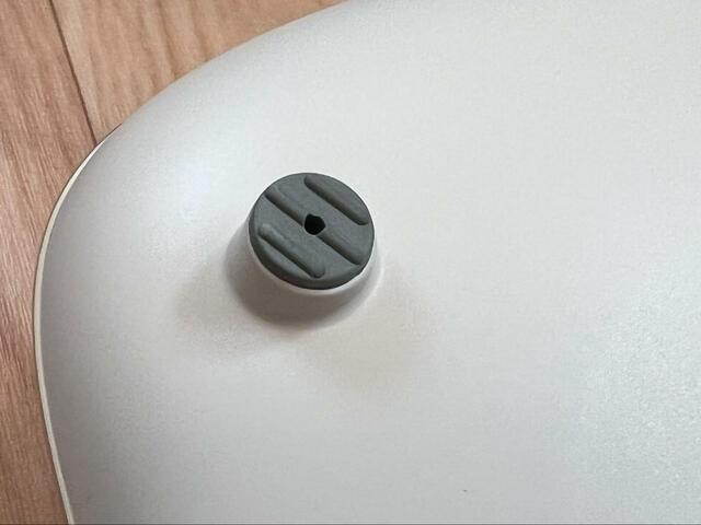 【アイリスオーヤマドリップケトル 温度調節付 IKE-C601T-CW】滑り止め付きで安心