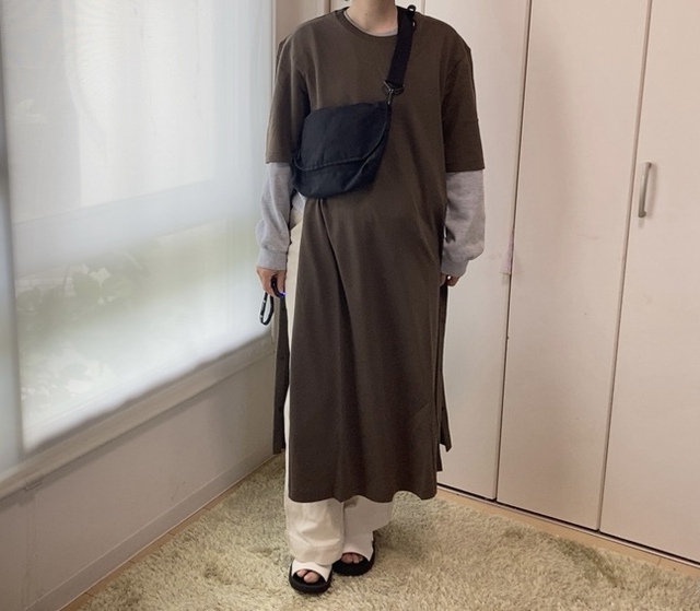 【UNIQLO U クレープコットンスナップワンピース（半袖）】重ね着の仕方で長く着られます