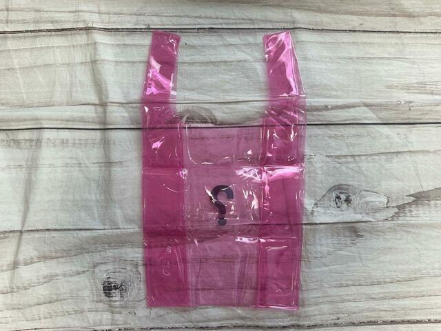 バックは装飾がないシンプルなデザイン