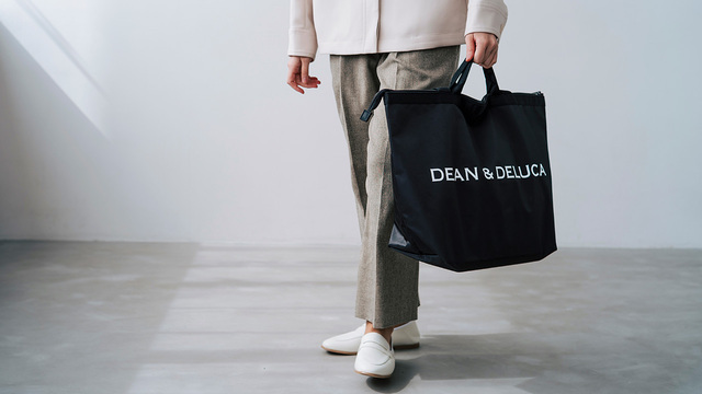 【DEAN ＆ DELUCAトラベルバッグ】長短2本のハンドル付き。シーンに合わせて手持ち・肩掛けの2WAYで使えます◎