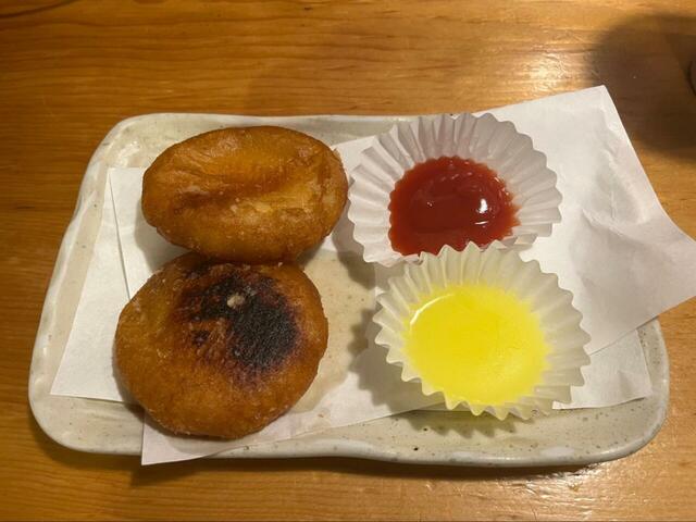 【鳥貴族 カマンベールコロッケ】もちトロ食感の秘訣は、カマンベール、クリーム、チェダーチーズをミックスしているからだそうです！