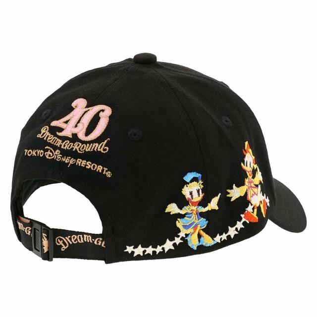 キャップ 54cm 2,800円、58cm 3,200円｜サイズ：54cm、58cm｜東京ディズニーリゾート40周年“ドリームゴーラウンド”スペシャルグッズ｜発売日：2023年4月10日（月）｜販売店舗：東京ディズニーランド「グランドエンポーリアム」、東京ディズニーシー「エンポーリオ」