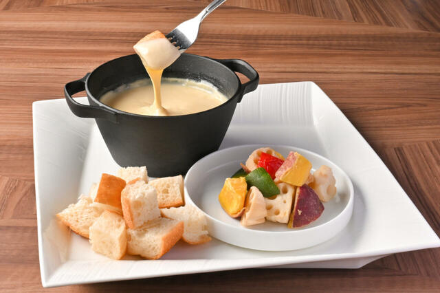 「チーズフォンデュ」<期間:2025年12月1日~31日>【神戸のホテルでクリスマス晩餐会♪ローストビーフ・ローストチキンなどのパーティーメニューが“2,400円”から食べ放題!】